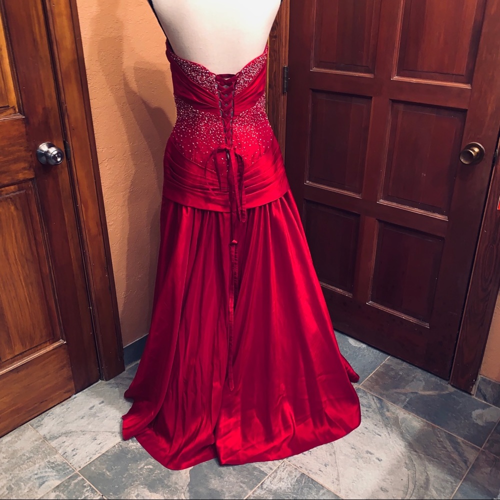 ❤️STUNNING Beaded Ruby Red Gown / Prom / Size 10 - Picture 7 of 8